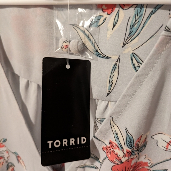 NWT Torrid Harper Georgette Floral V-Neck Ruched Short Sleeve Blouse Size 2X - Picture 3 of 14